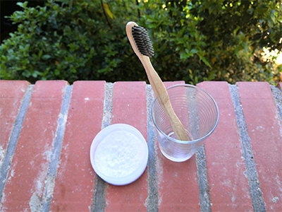brossage-den-avec-du-bicarbonate-de-soude